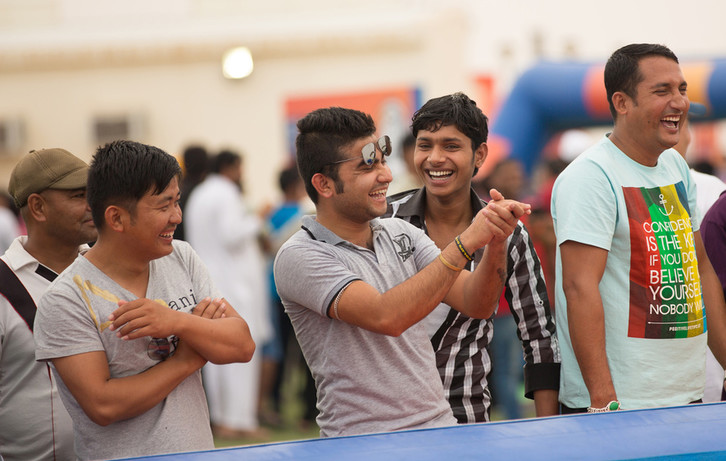 كأس العالم FIFA قطر ٢٠٢٢™ – عمال يستمتعون بعطلة نهاية الأسبوع